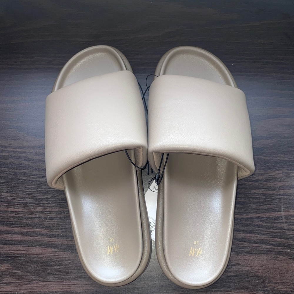 H&am slip ons - Picture 1 of 3
